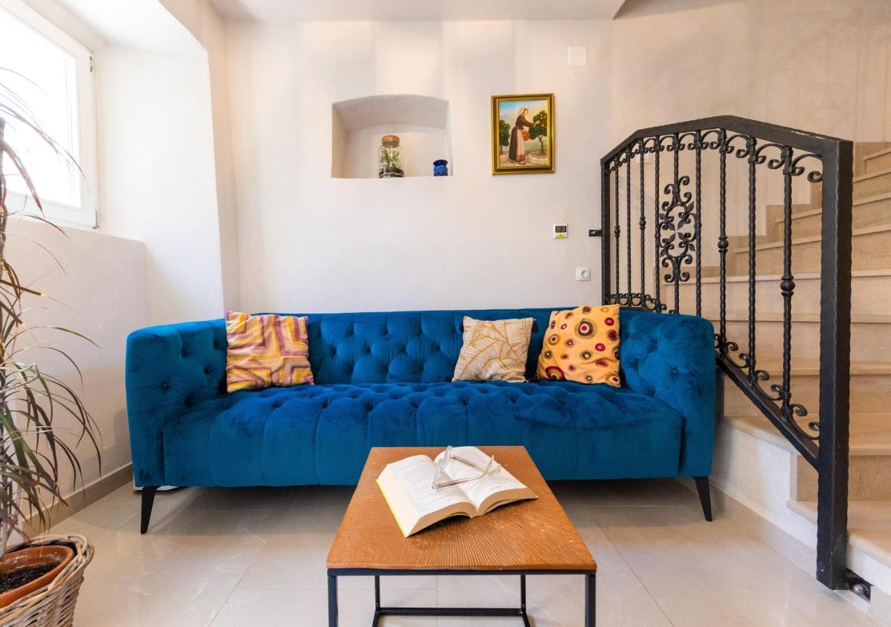 Cozy Stone House With Lovely View In Centre Vakantiehuis *